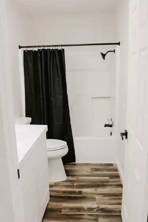 Bath - 502 Bunch Ave, Ava, MO 65608 photo 1 of 3