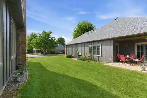 Exterior - 1750 W Bennett St UNIT 4A, Springfield, MO 65807 photo 7 of 9