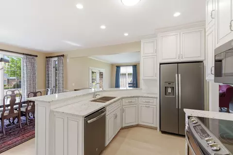 Kitchen - 1750 W Bennett St UNIT 4A, Springfield, MO 65807 photo 4 of 5