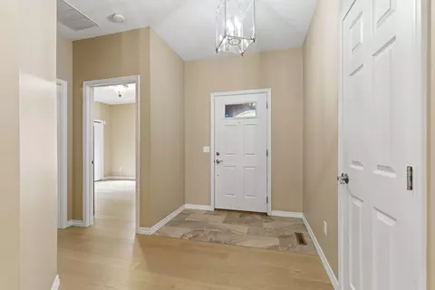 Entry Way - 1750 W Bennett St UNIT 4A, Springfield, MO 65807 photo 2 of 2