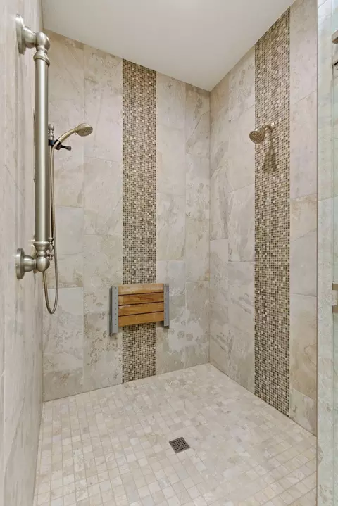 Bath - 1750 W Bennett St UNIT 4A, Springfield, MO 65807 photo 2 of 3