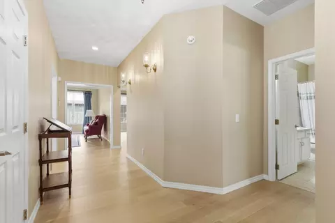 Entry Way - 1750 W Bennett St UNIT 4A, Springfield, MO 65807 photo 1 of 2