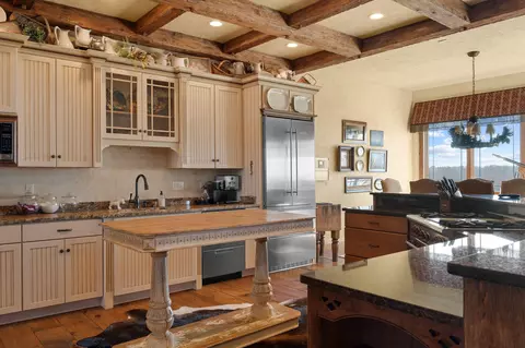 Kitchen - 112 Grand Rdg, Branson, MO 65616 photo 2 of 4
