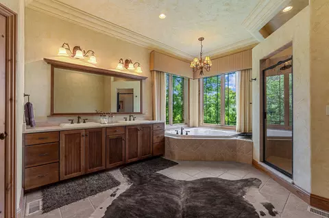 Bath - 112 Grand Rdg, Branson, MO 65616 photo 1 of 6
