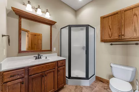Bath - 112 Grand Rdg, Branson, MO 65616 photo 5 of 6