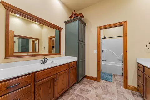Bath - 112 Grand Rdg, Branson, MO 65616 photo 6 of 6
