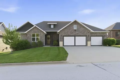 727 S Hickory Dr, Springfield, MO 65809