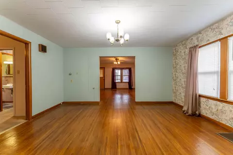 Living - 838 Chestnut St, Thayer, MO 65791 photo 3 of 4