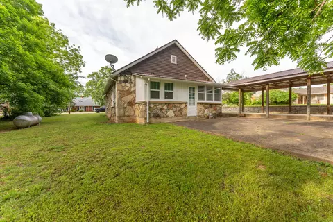 Exterior - 838 Chestnut St, Thayer, MO 65791 photo 3 of 11