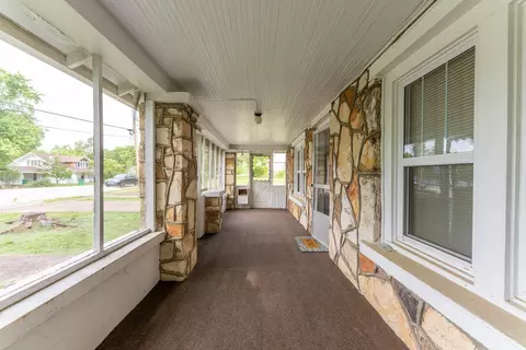 Exterior - 838 Chestnut St, Thayer, MO 65791 photo 5 of 11