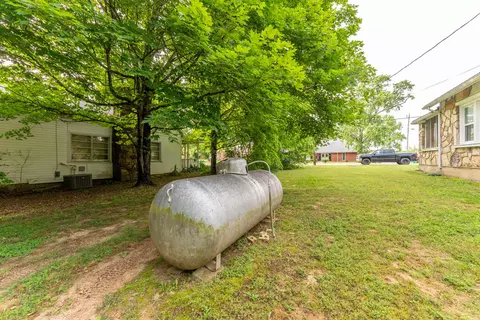 Exterior - 838 Chestnut St, Thayer, MO 65791 photo 7 of 11