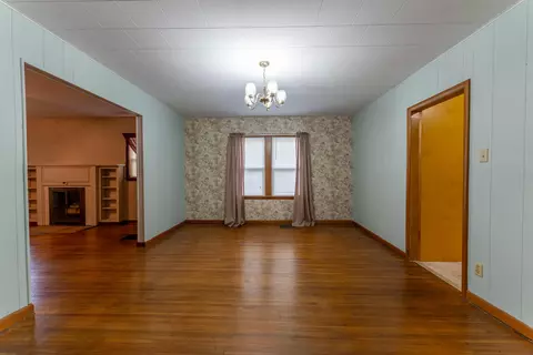 Living - 838 Chestnut St, Thayer, MO 65791 photo 4 of 4