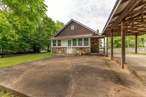 Exterior - 838 Chestnut St, Thayer, MO 65791 photo 2 of 11