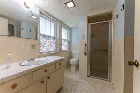 Bath - 838 Chestnut St, Thayer, MO 65791 photo 1 of 3