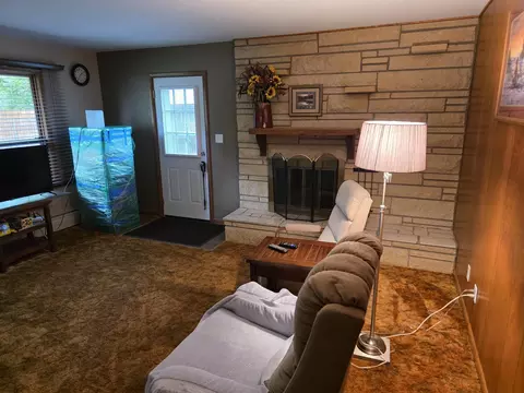 Living - 1405 Sheilah Ln, Monett, MO 65708 photo 1 of 3
