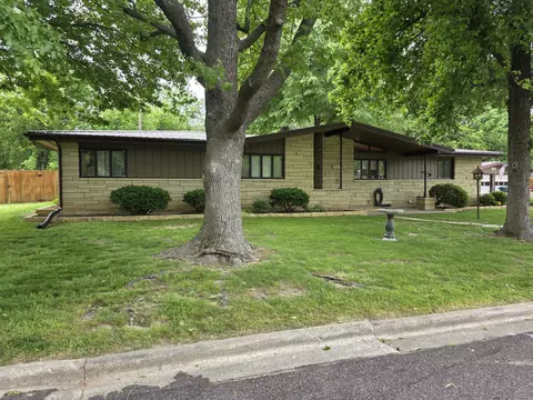 1405 Sheilah Ln, Monett, MO 65708