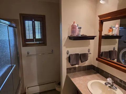 Bath - 1405 Sheilah Ln, Monett, MO 65708 photo 3 of 3