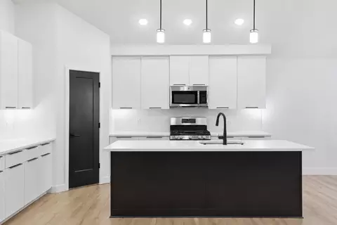 Kitchen - 1365 W Gaslight Dr, Springfield, MO 65810 photo 3 of 3