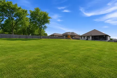 Exterior - 1365 W Gaslight Dr, Springfield, MO 65810 photo 10 of 17