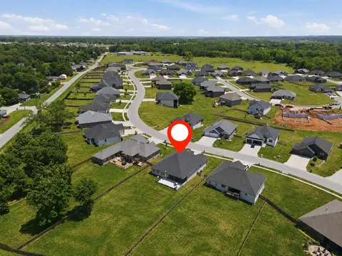 View/Area - 1365 W Gaslight Dr, Springfield, MO 65810 photo 2 of 4