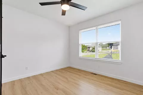 Bedroom - 1365 W Gaslight Dr, Springfield, MO 65810 photo 12 of 13