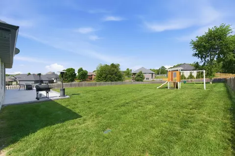 Exterior - 1365 W Gaslight Dr, Springfield, MO 65810 photo 9 of 17