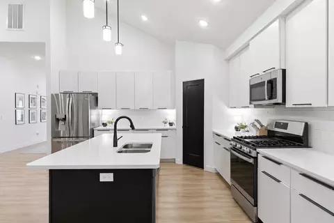 Kitchen - 1365 W Gaslight Dr, Springfield, MO 65810 photo 1 of 3