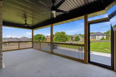 Exterior - 1365 W Gaslight Dr, Springfield, MO 65810 photo 4 of 17