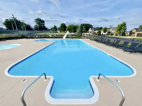 Exterior - 1365 W Gaslight Dr, Springfield, MO 65810 photo 12 of 17