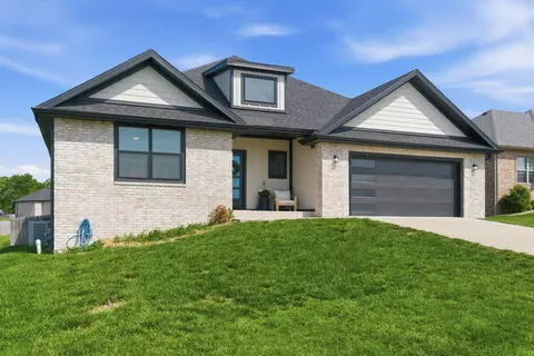 1365 W Gaslight Dr, Springfield, MO 65810