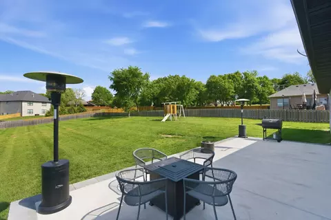 Exterior - 1365 W Gaslight Dr, Springfield, MO 65810 photo 8 of 17