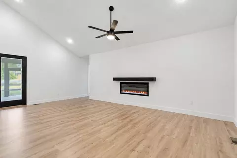Living - 1365 W Gaslight Dr, Springfield, MO 65810 photo 5 of 5
