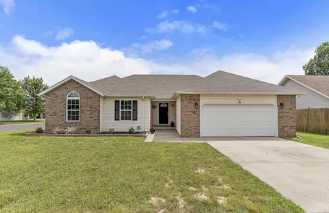 1113 Woodland Ridge Dr, Monett, MO 65708