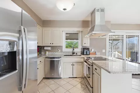Kitchen - 719 E Westchester Ct, Springfield, MO 65810 photo 3 of 5