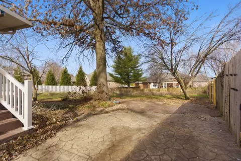 Exterior - 719 E Westchester Ct, Springfield, MO 65810 photo 5 of 8