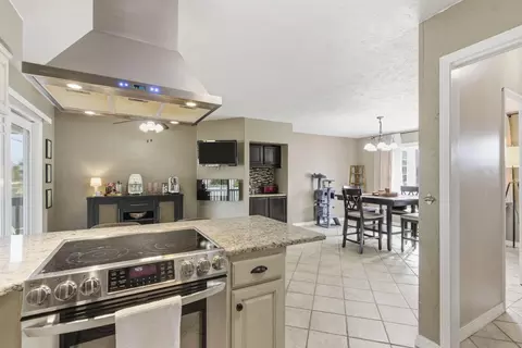 Kitchen - 719 E Westchester Ct, Springfield, MO 65810 photo 4 of 5