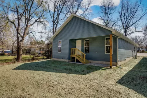Exterior - 1115 E Smith St, Springfield, MO 65803 photo 2 of 3