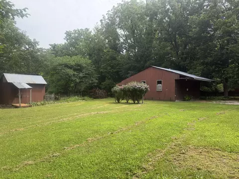 Exterior - 2421 E Delana St, Springfield, MO 65804 photo 6 of 9