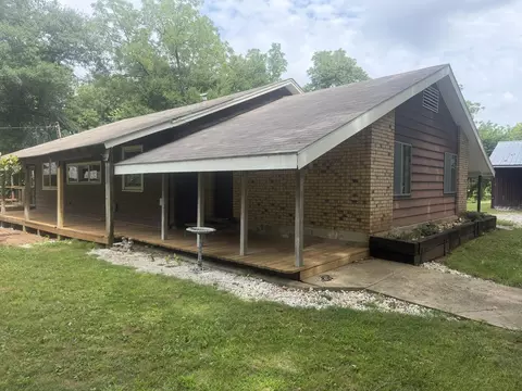 Exterior - 2421 E Delana St, Springfield, MO 65804 photo 2 of 9