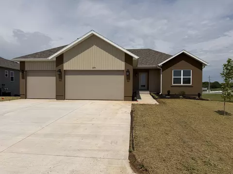 1293 N Maxine Ave, Nixa, MO 65714