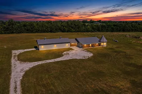 4426 S 86th Rd, Bolivar, MO 65613