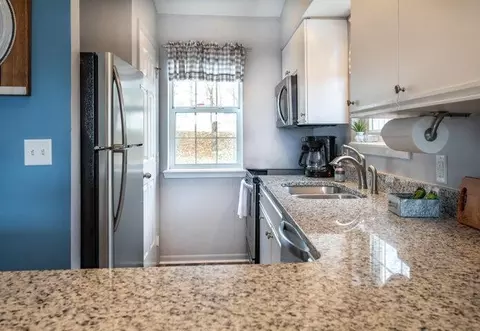 Kitchen - 525 Valley View Rd #301, Branson, MO 65616 photo 2 of 3