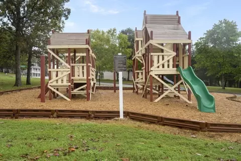 Exterior - 525 Valley View Rd #301, Branson, MO 65616 photo 10 of 13