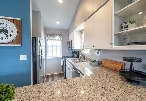 Kitchen - 525 Valley View Rd #301, Branson, MO 65616 photo 1 of 3