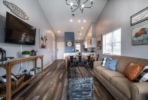 Living - 525 Valley View Rd #301, Branson, MO 65616 photo 1 of 3