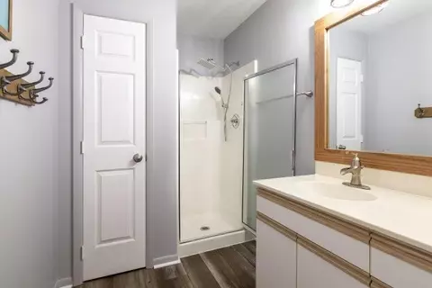 Bath - 525 Valley View Rd #301, Branson, MO 65616 photo 2 of 2