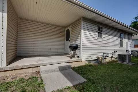 Exterior - 1421 W Rainey St, Ozark, MO 65721 photo 3 of 3