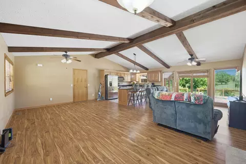 12655 Farm Road 2205 Cir, Cassville, MO 65625