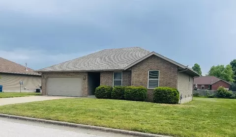 1004 E Melton Rd, Ozark, MO 65721