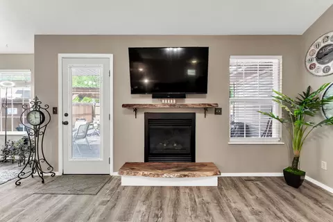 Entry Way - 5118 N 9th St, Ozark, MO 65721 photo 3 of 5